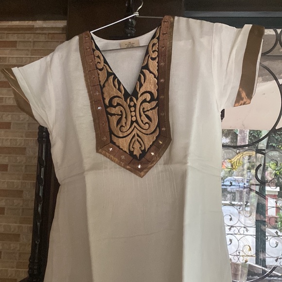 Off white A-line below knee length kurti from Prapti,Kolkata - Picture 7 of 8